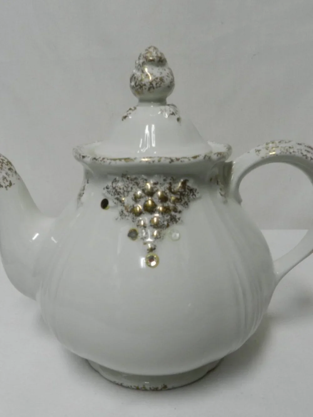 Hall 0917 Vintage teapot gold white w/ lid holds 6 cups Mid Century ceramic lid